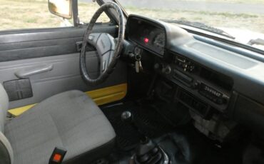 Toyota-truck-diesel-1983-yellow-7