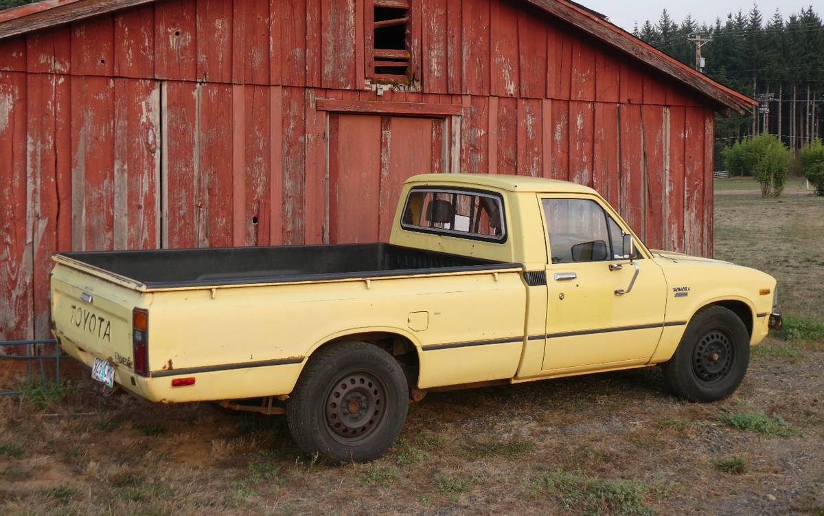 Toyota-truck-diesel-1983-yellow
