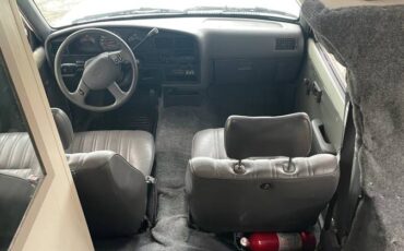 Toyota-v6-truck-1993-white-13