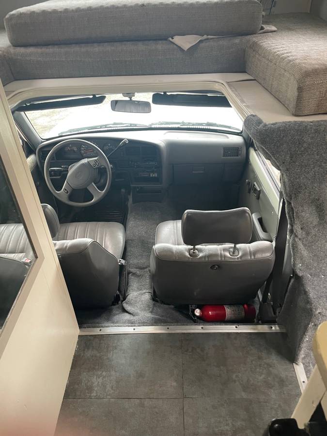 Toyota-v6-truck-1993-white-13