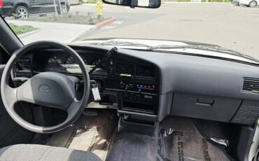Toyota-xtra-cab-1993-white-10