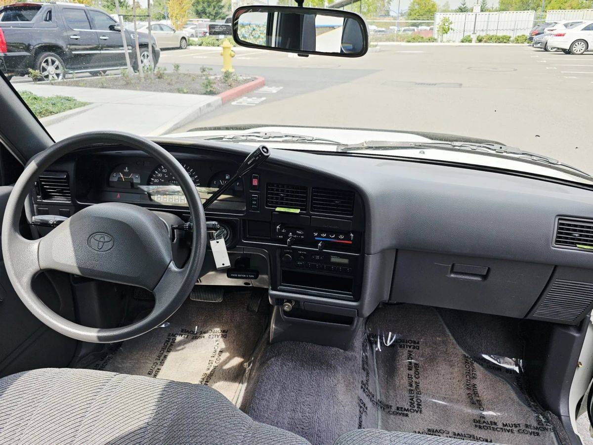 Toyota-xtra-cab-1993-white-10