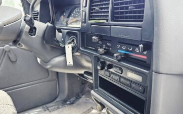 Toyota-xtra-cab-1993-white-11