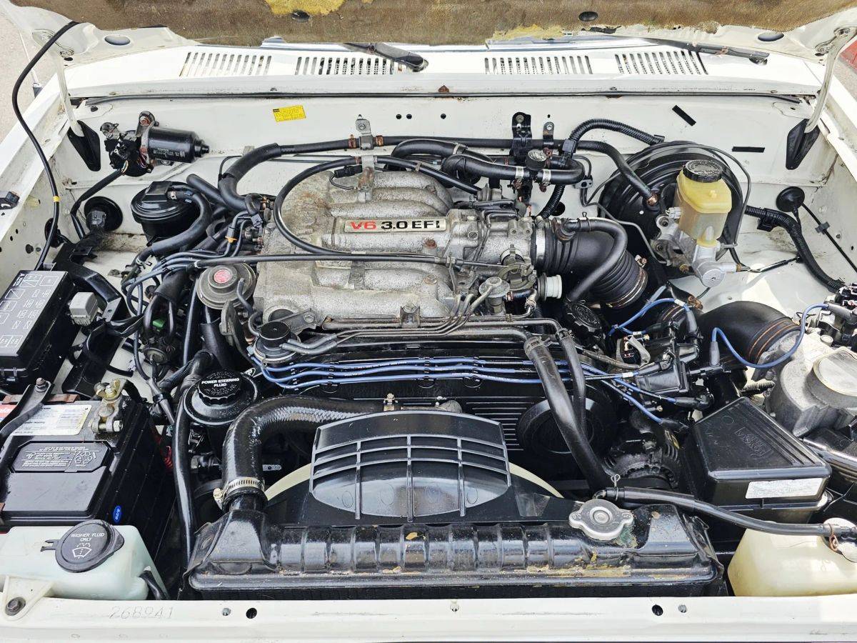 Toyota-xtra-cab-1993-white-14