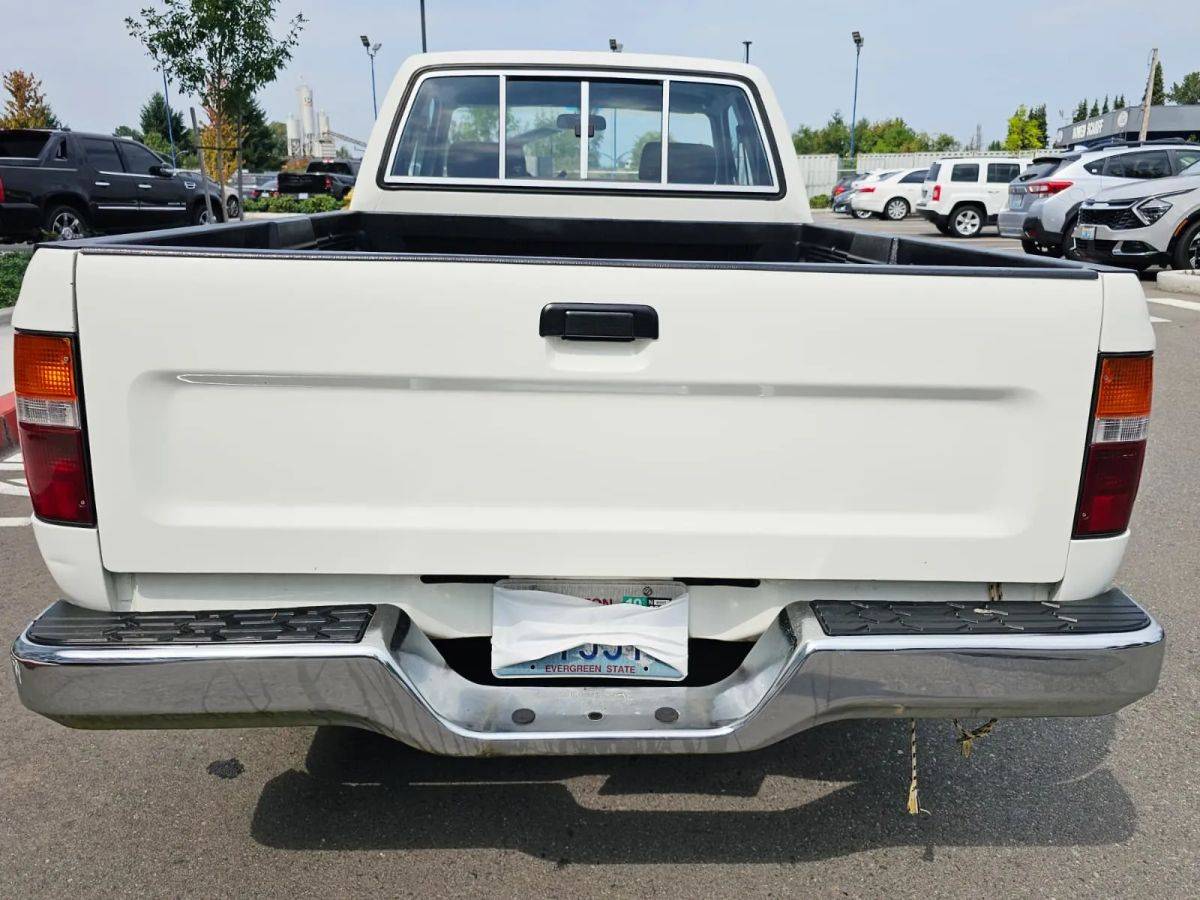 Toyota-xtra-cab-1993-white-2