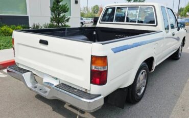 Toyota-xtra-cab-1993-white-3