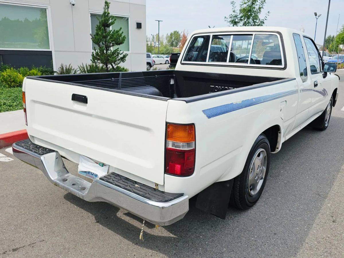 Toyota-xtra-cab-1993-white-3
