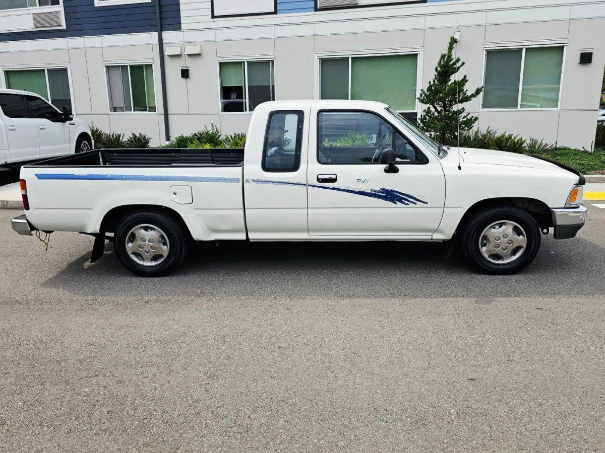 Toyota-xtra-cab-1993-white-4
