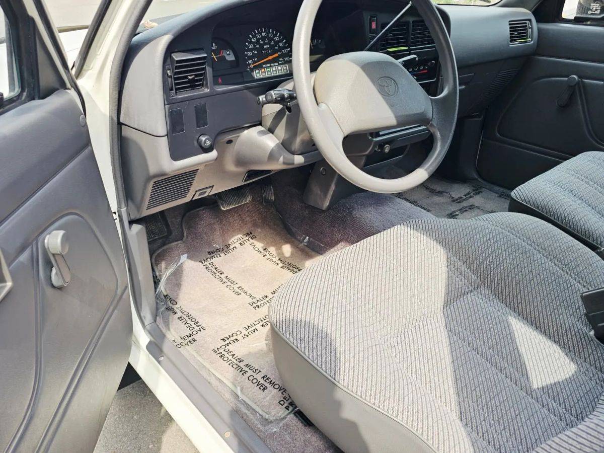 Toyota-xtra-cab-1993-white-7