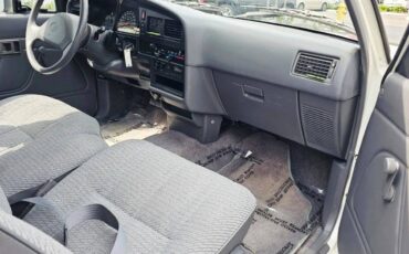 Toyota-xtra-cab-1993-white-9