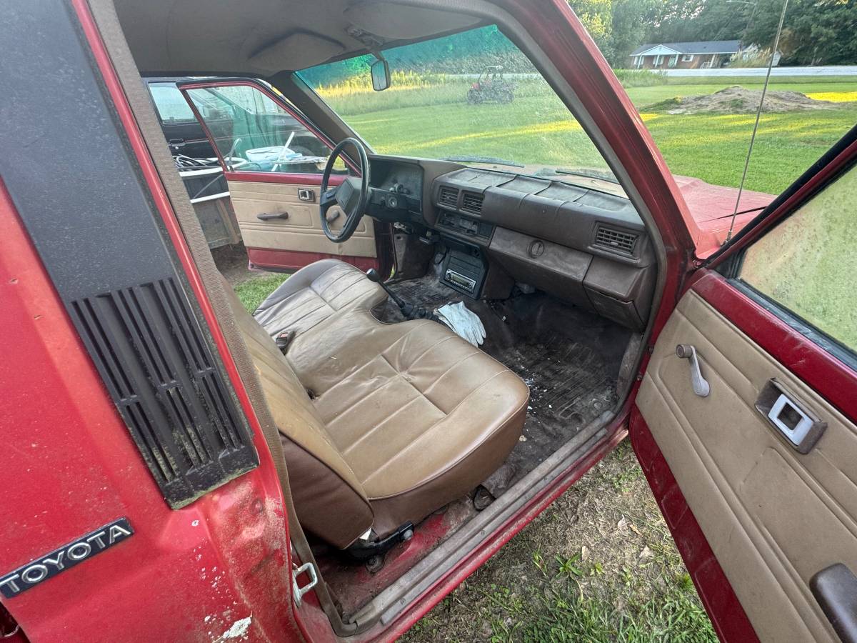 Toyota1991-nissan-1986-red-4