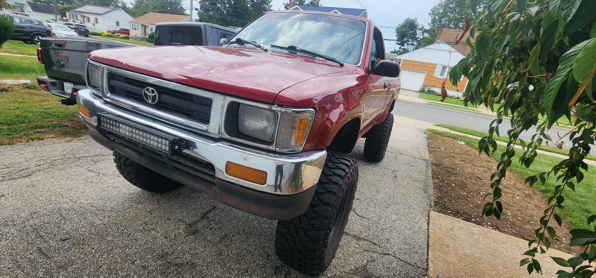 Toyoya-pick-up-1994-red-1