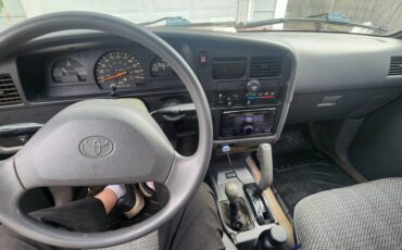 Toyoya-pick-up-1994-red-12