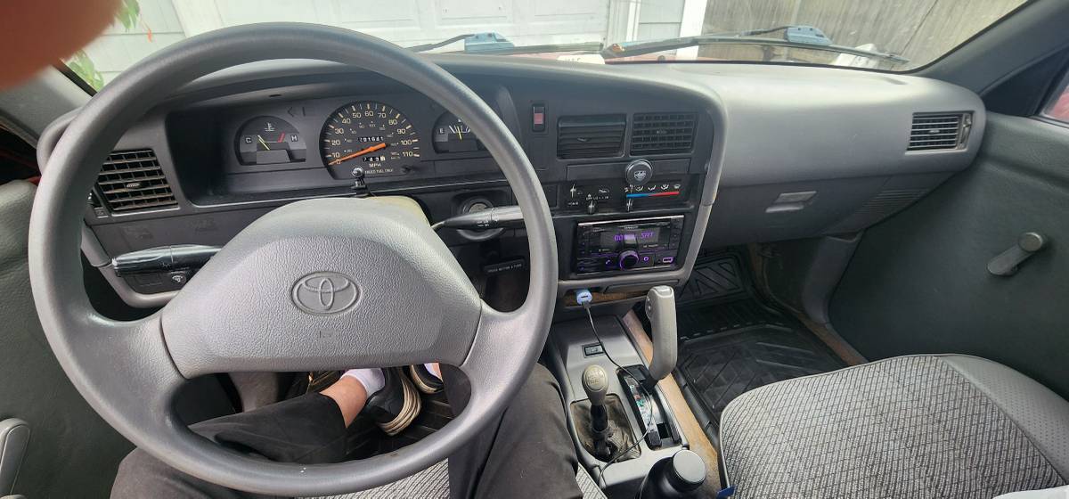 Toyoya-pick-up-1994-red-12