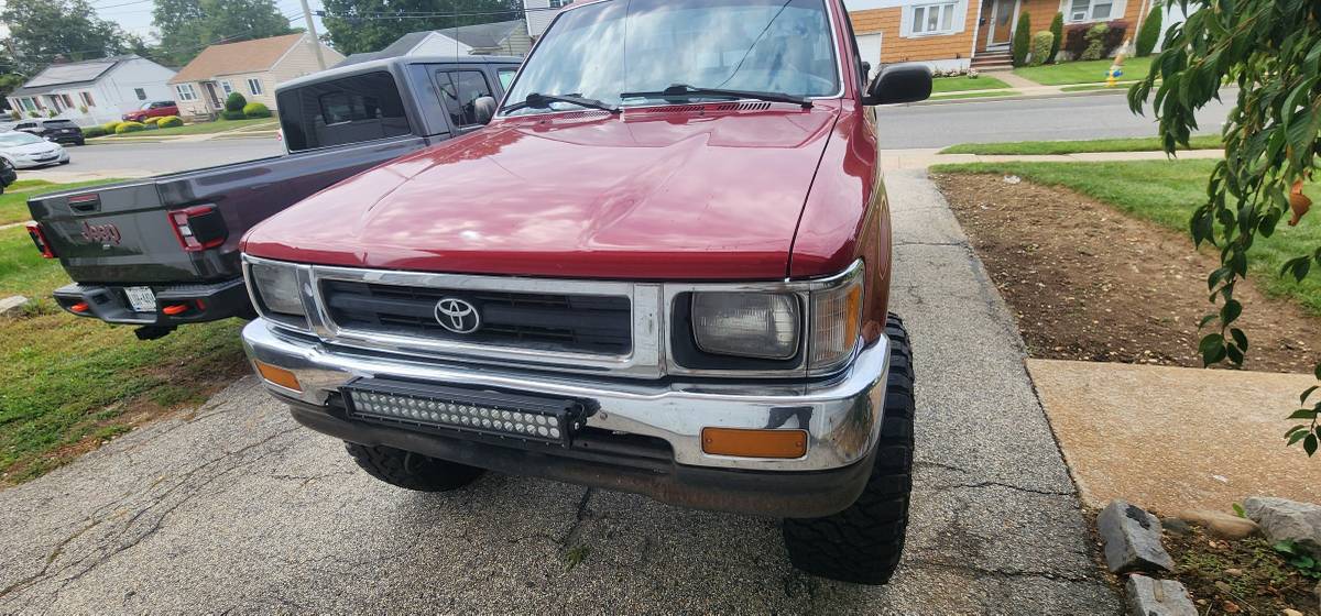 Toyoya-pick-up-1994-red-7