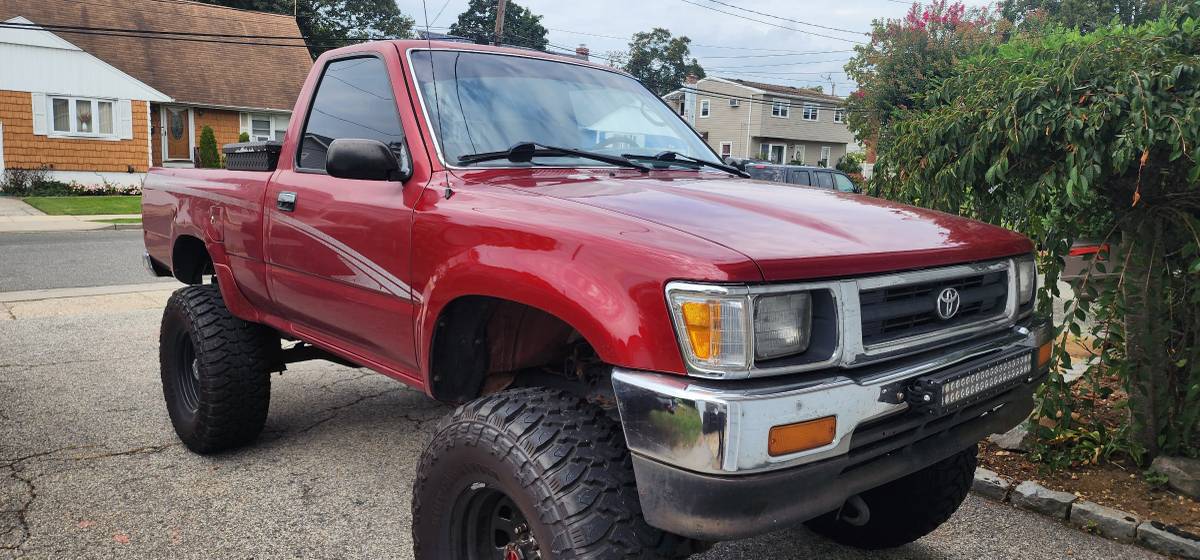 Toyoya-pick-up-1994-red
