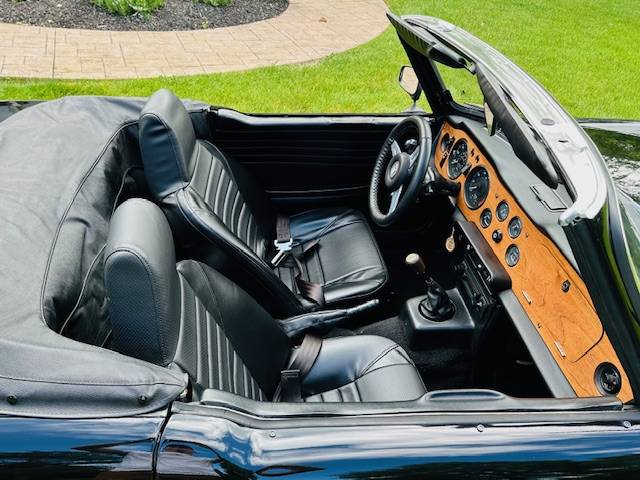 Tr6-1970-black-10