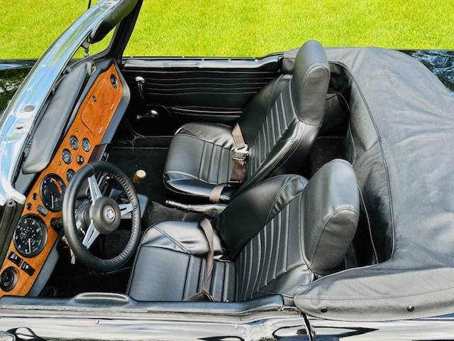 Tr6-1970-black-11