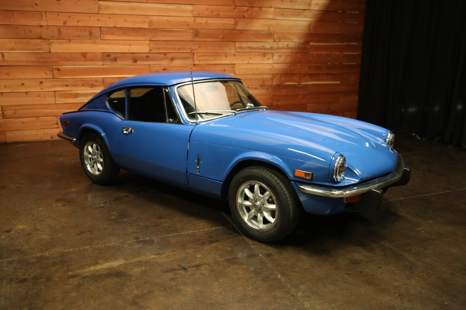 Triumph-GT6-1973-Coupe-1