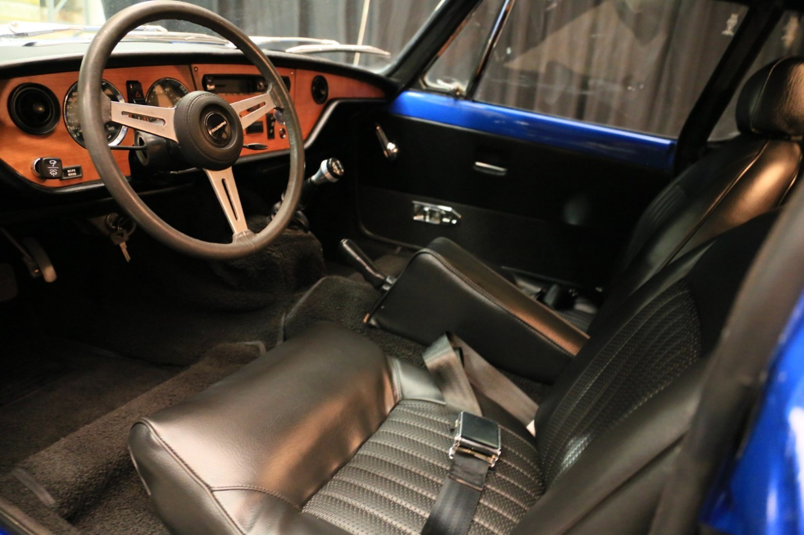 Triumph-GT6-1973-Coupe-12