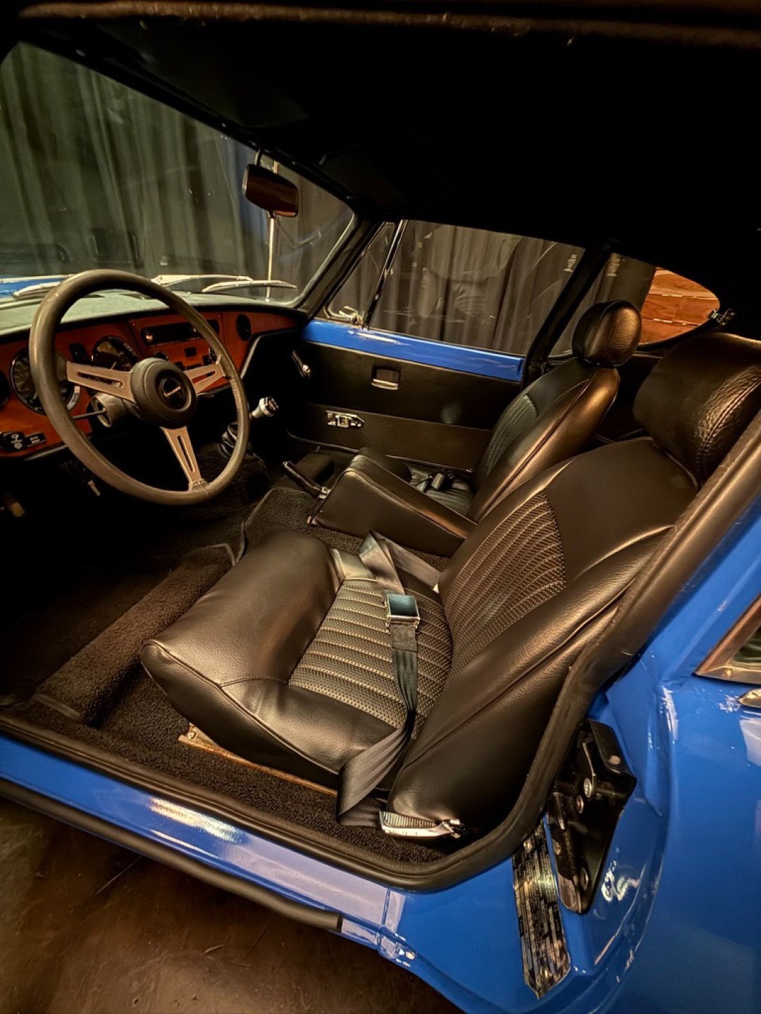 Triumph-GT6-1973-Coupe-13