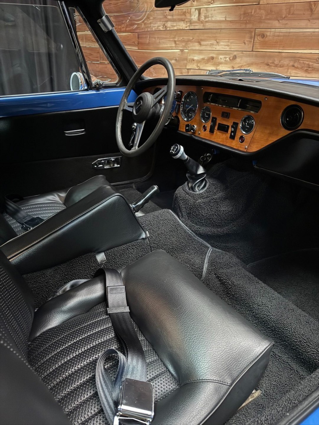 Triumph-GT6-1973-Coupe-14