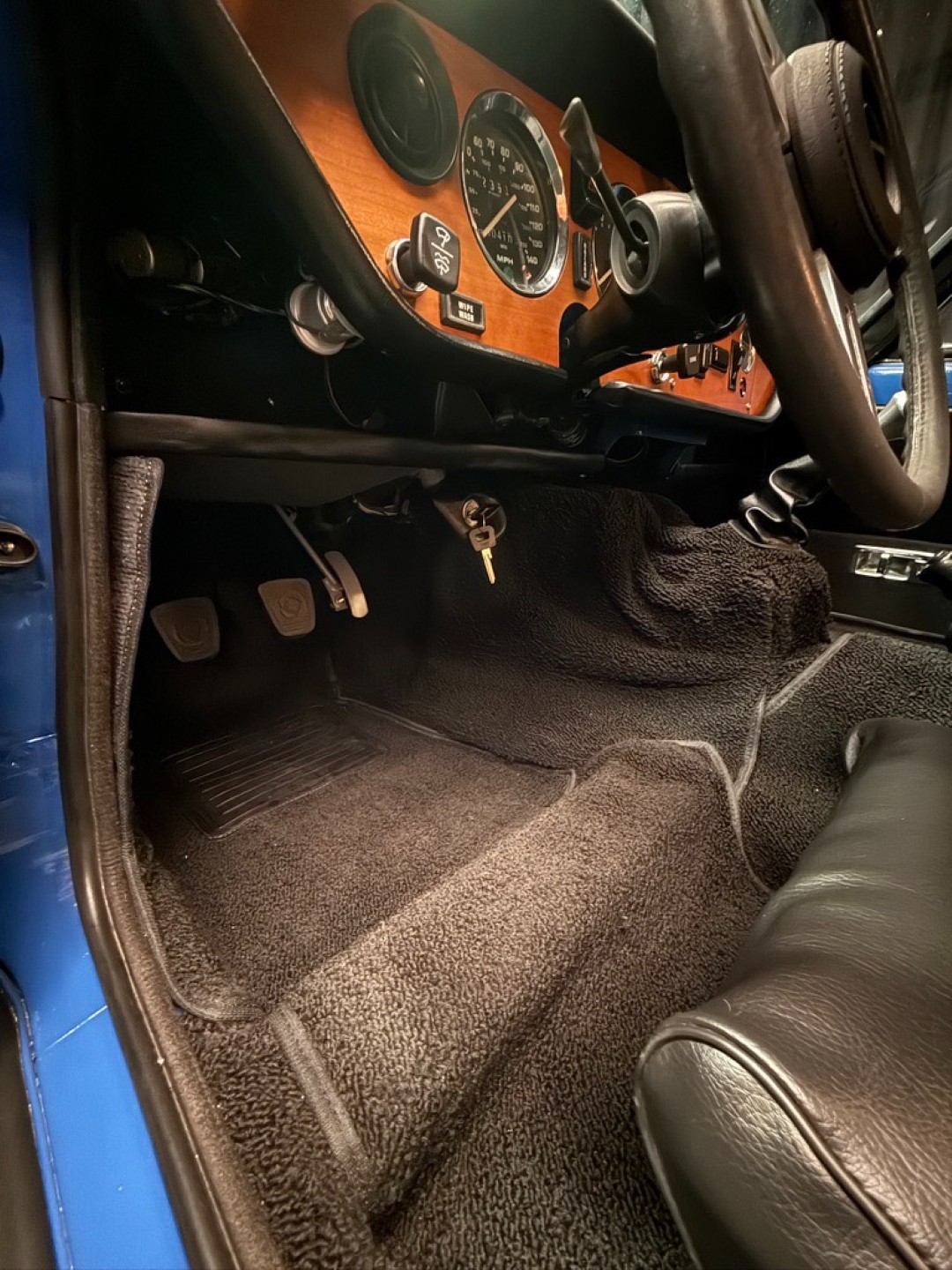 Triumph-GT6-1973-Coupe-17