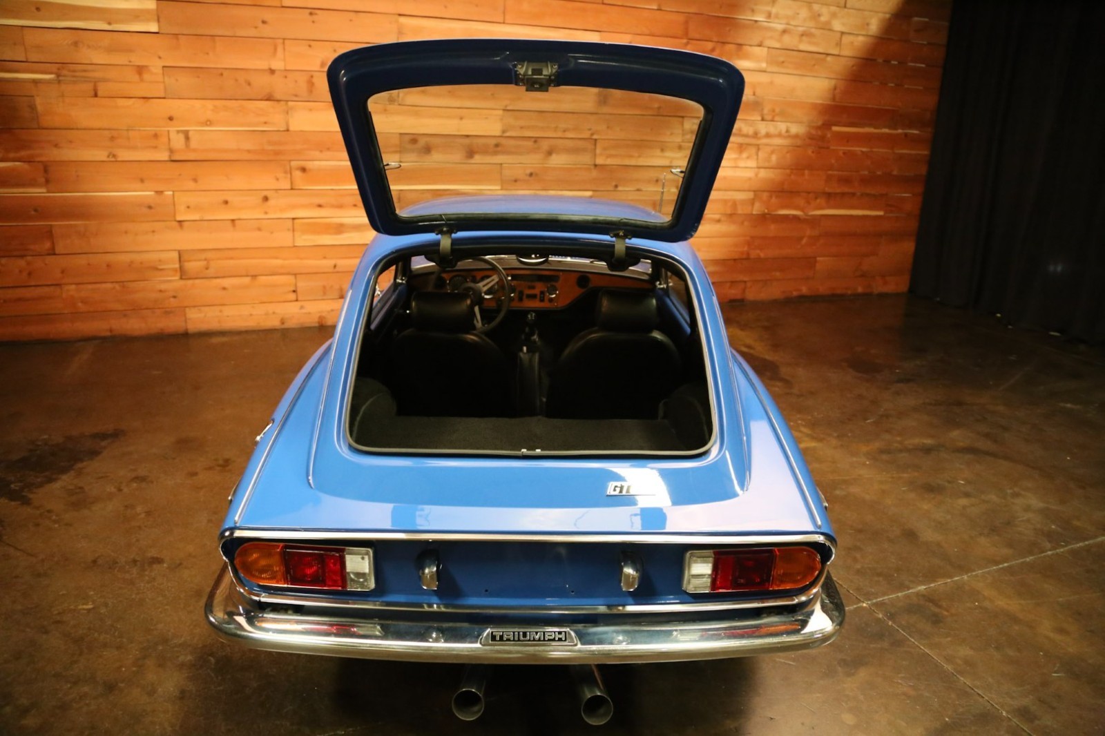 Triumph-GT6-1973-Coupe-18