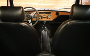 Triumph-GT6-1973-Coupe-19