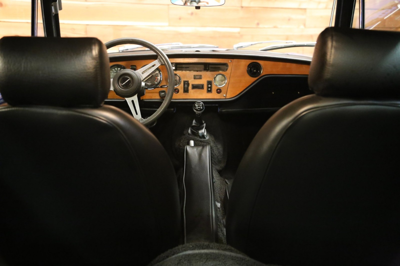 Triumph-GT6-1973-Coupe-19