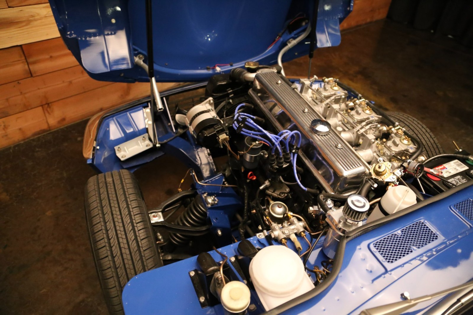 Triumph-GT6-1973-Coupe-23