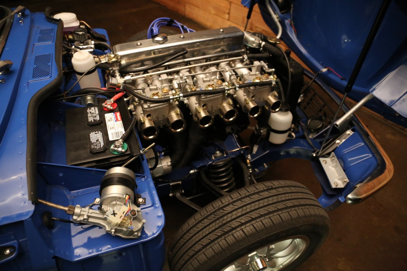 Triumph-GT6-1973-Coupe-25