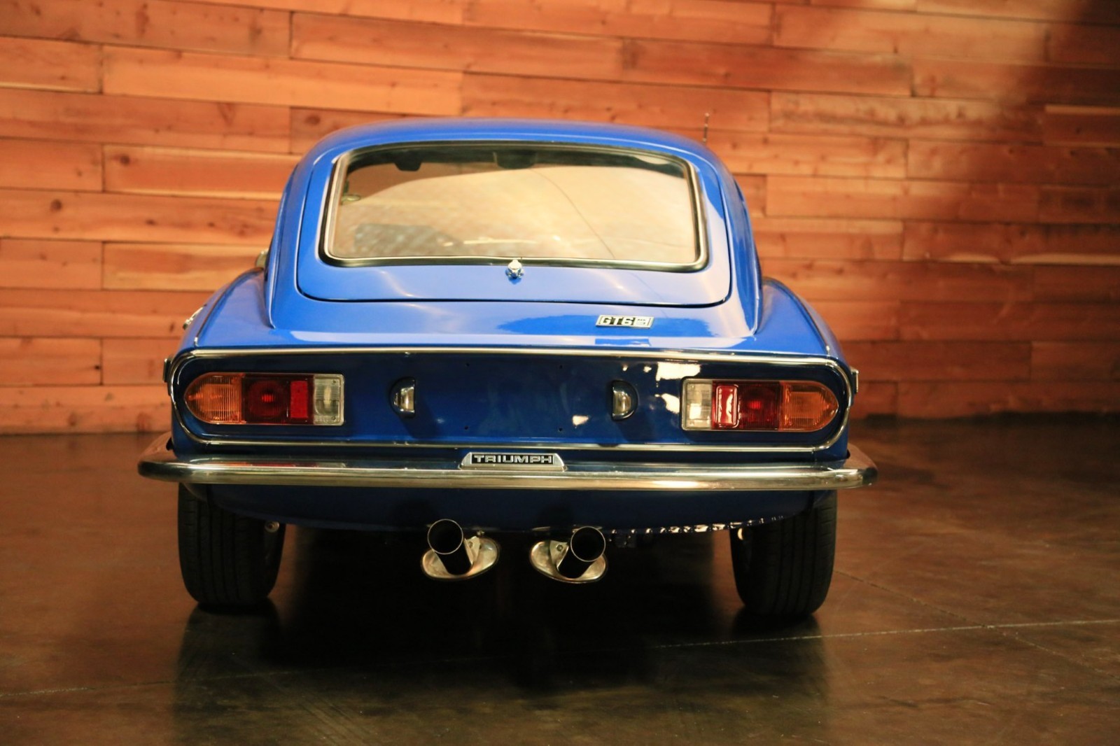 Triumph-GT6-1973-Coupe-4
