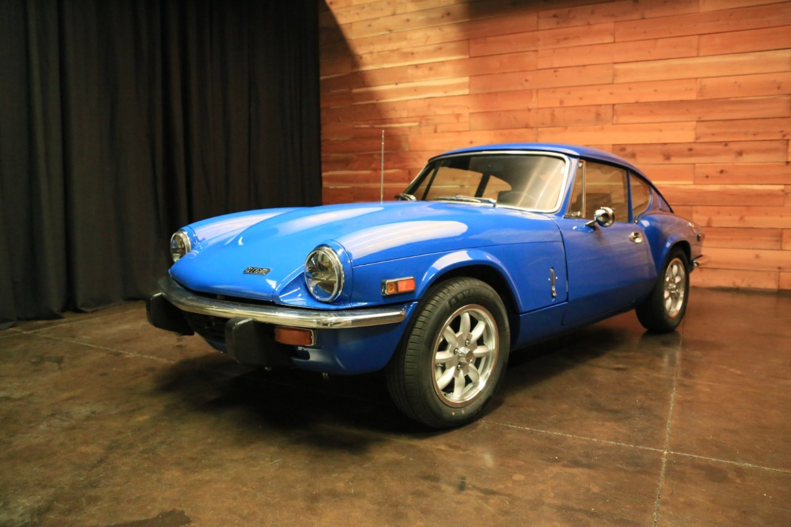 Triumph-GT6-1973-Coupe-8