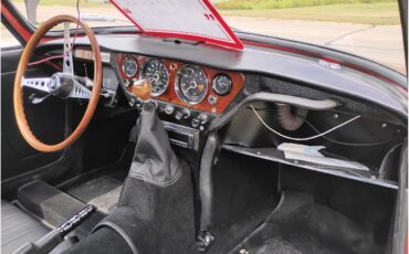 Triumph-Spitfire-1963-Red-Black-3