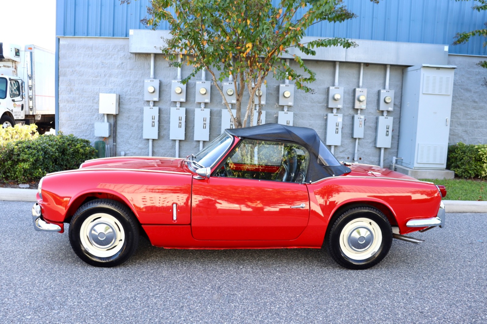 Triumph-Spitfire-1966-Convertible-2