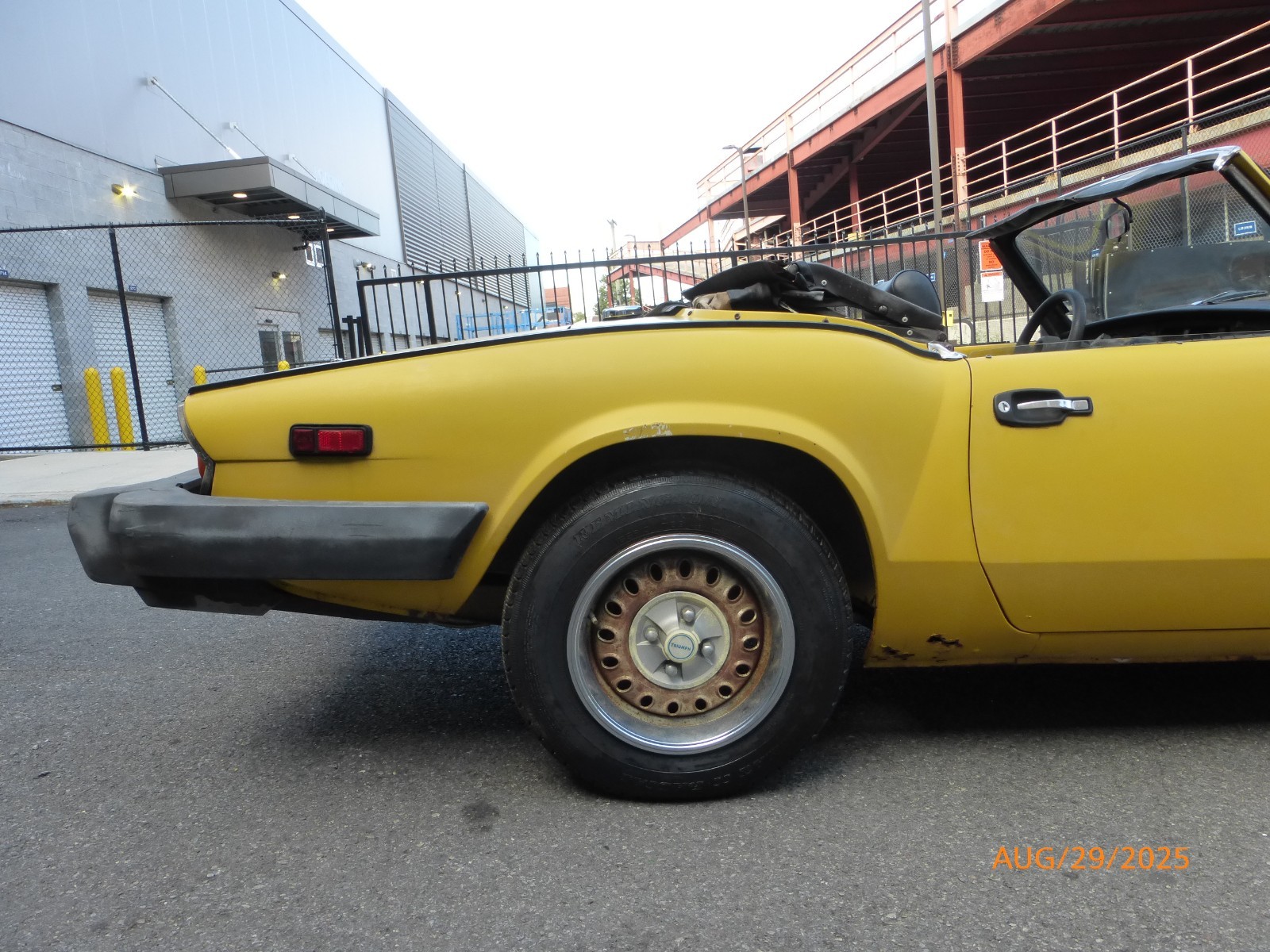 Triumph-Spitfire-1980-Convertible-12