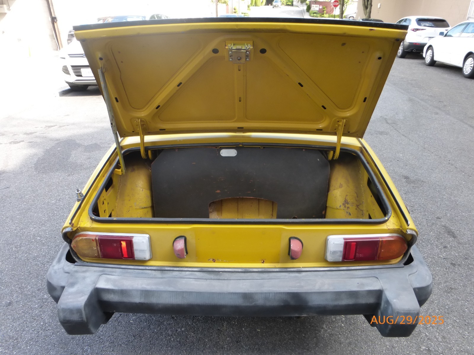 Triumph-Spitfire-1980-Convertible-20