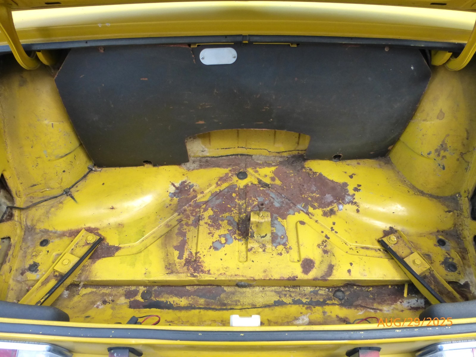 Triumph-Spitfire-1980-Convertible-21