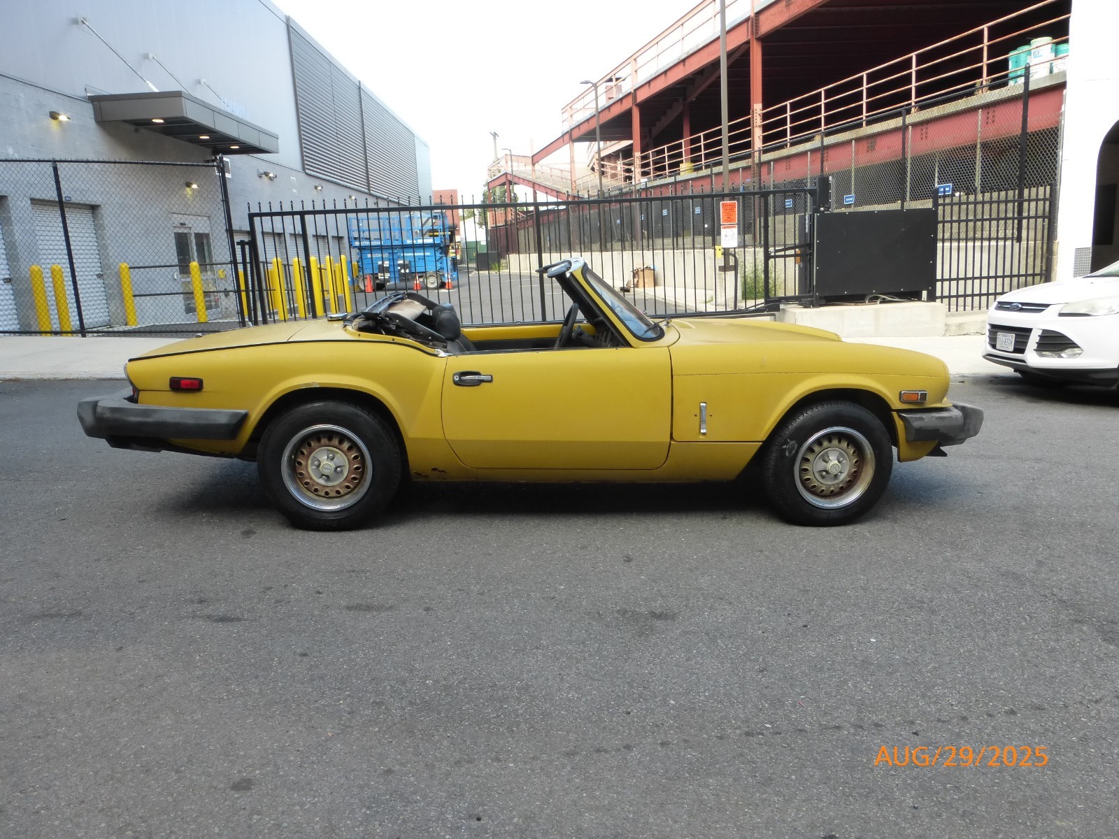 Triumph-Spitfire-1980-Convertible-4