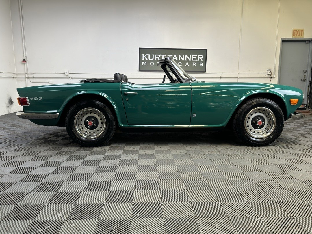 Triumph-TR-6-1972-Convertible-1