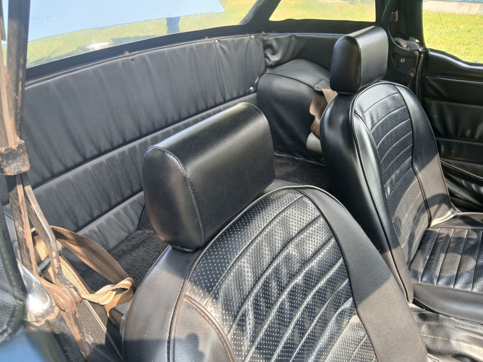 Triumph-TR-6-1973-Convertible-11