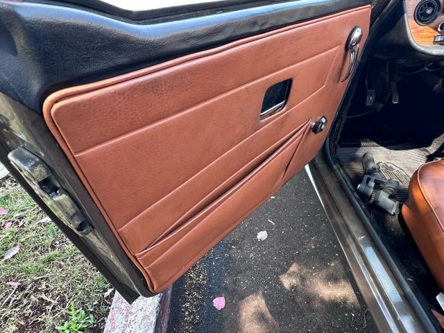 Triumph-TR-6-1973-Convertible-11