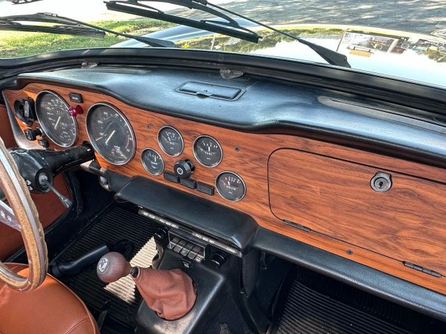 Triumph-TR-6-1973-Convertible-13