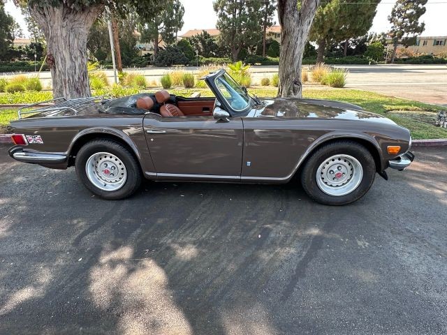 Triumph-TR-6-1973-Convertible-2