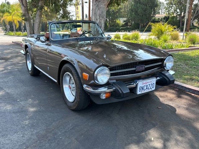 Triumph-TR-6-1973-Convertible