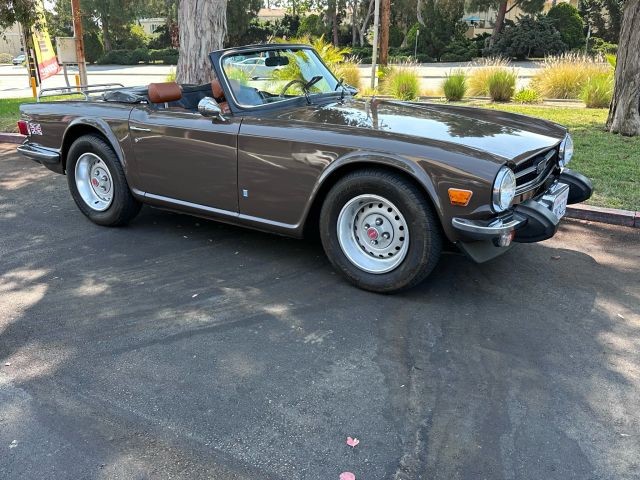 Triumph-TR-6-1975-Convertible-1