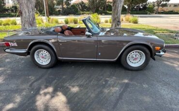Triumph-TR-6-1975-Convertible-2