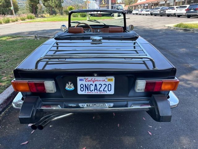 Triumph-TR-6-1975-Convertible-4