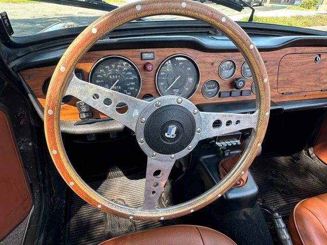 Triumph-TR-6-1975-Convertible-8